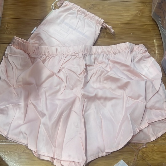 Ettitude Sateen PJ Shorts Size Large in Cloud Pink New with Tag - Picture 3 of 3